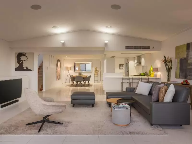 61 George Street, Burleigh Heads Sold by Queensland Sotheby's International Realty - image 1