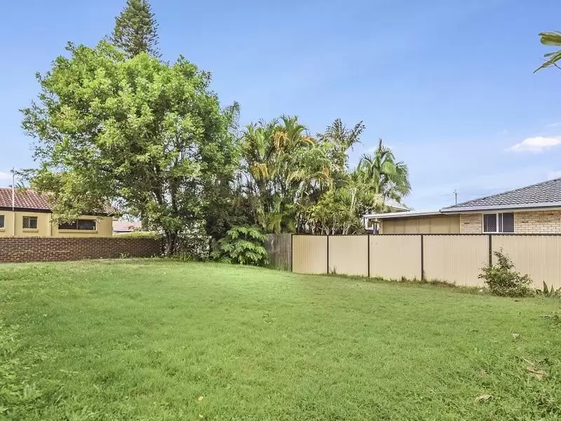 32 Daimler Drive, Bundall Sold by  - image 1