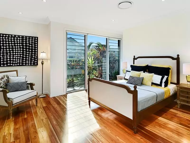 56 King Charles Drive, Sovereign Islands Sold by  - image 1