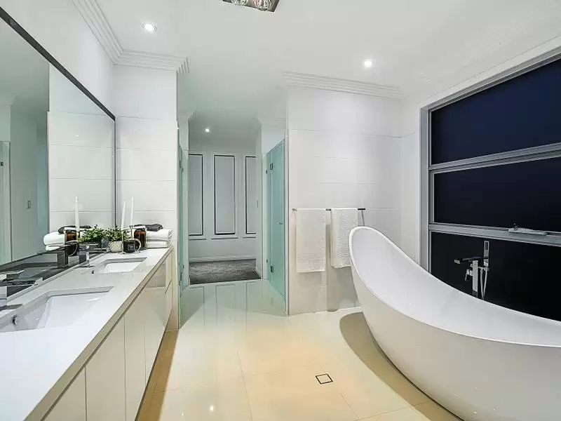 56 King Charles Drive, Sovereign Islands Sold by Queensland Sotheby's International Realty - image 1