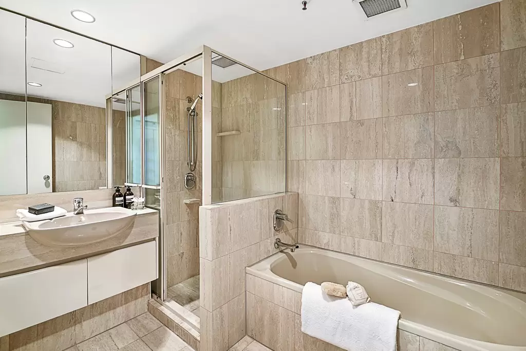 231/1 Serisier Avenue, Main Beach Sold by Queensland Sotheby's International Realty - image 1