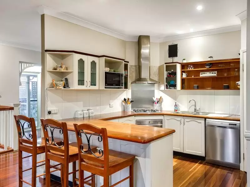 4 Dellwood Court, Ferny Hills Sold by  - image 1