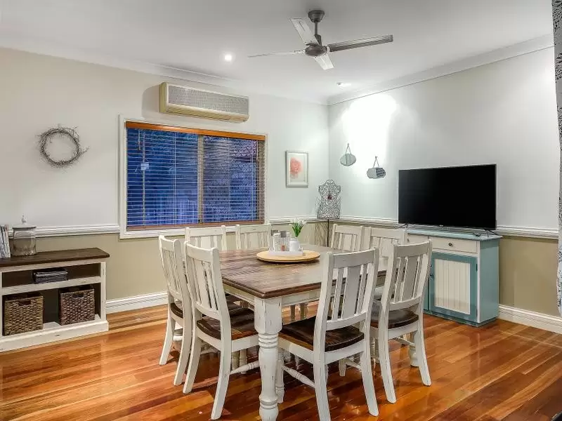 4 Dellwood Court, Ferny Hills Sold by  - image 1