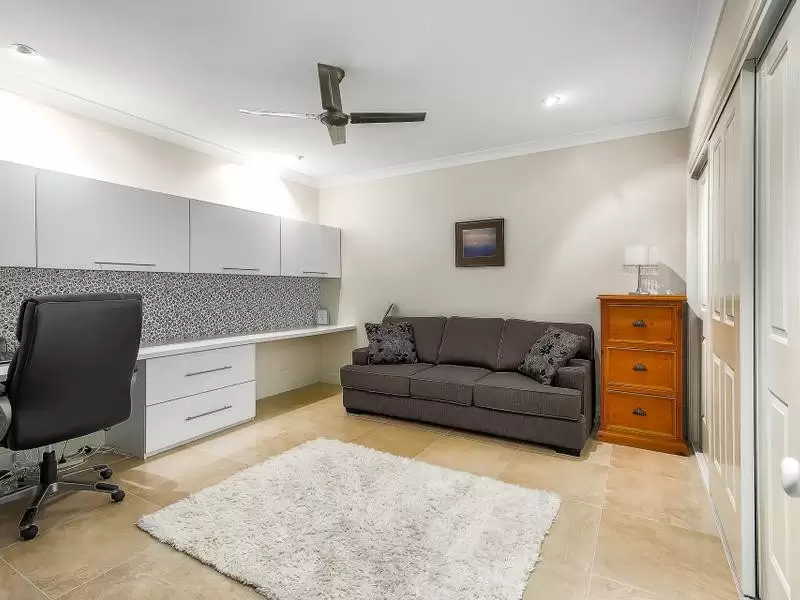 4 Dellwood Court, Ferny Hills Sold by  - image 1