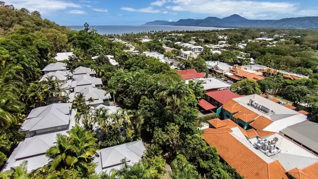 31-39 Villa "Amber" Murphy Street, Port Douglas Sold by  - image 1