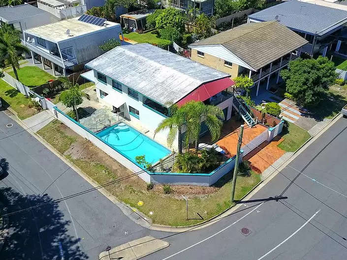21 Rankin Parade, Main Beach Sold by  - image 1
