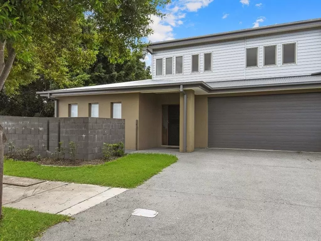 1/2 Compass Drive, Biggera Waters Leased by  - image 1