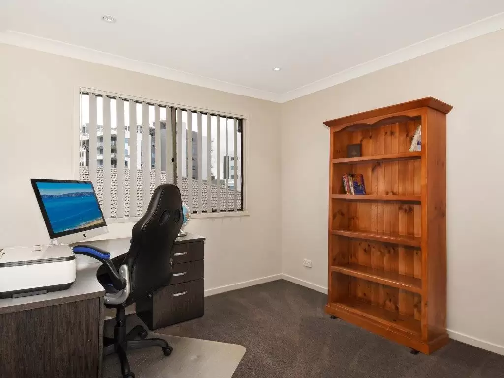 1/2 Compass Drive, Biggera Waters Leased by  - image 1