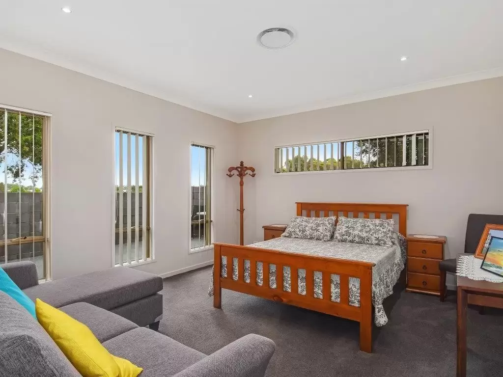 1/2 Compass Drive, Biggera Waters Leased by  - image 1