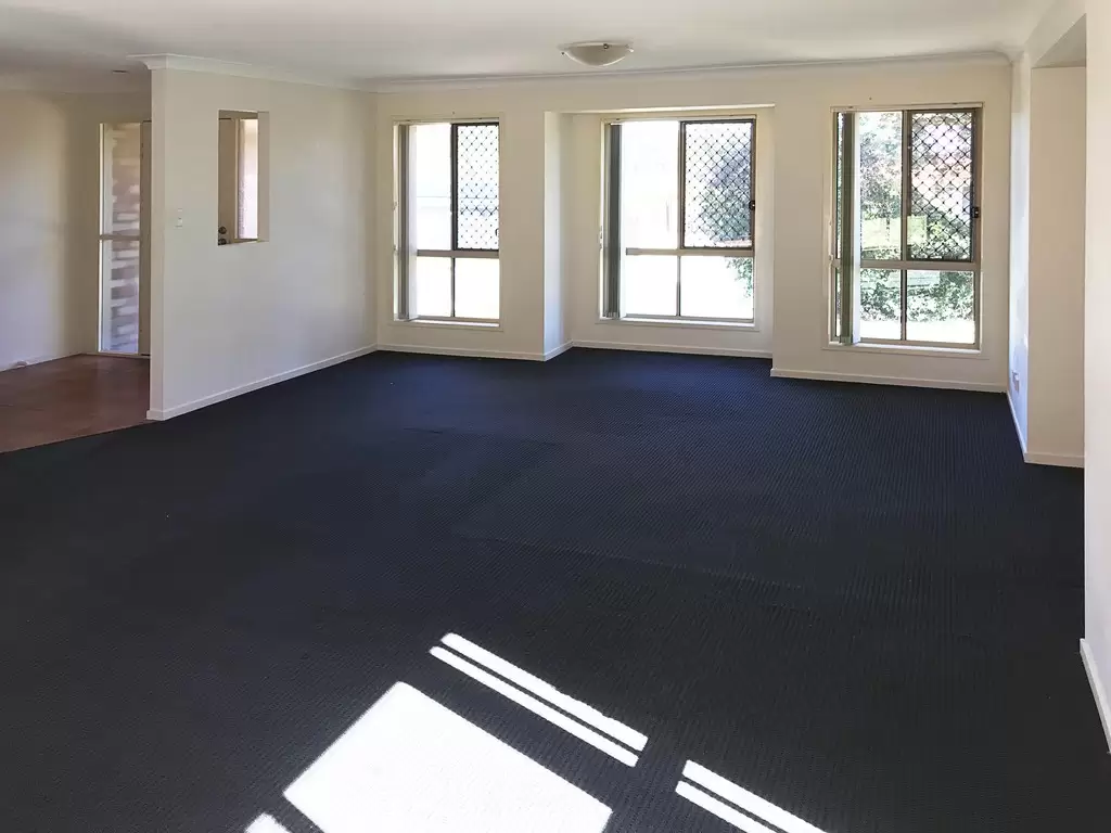 126 Sunview Road, Springfield Leased by  - image 1