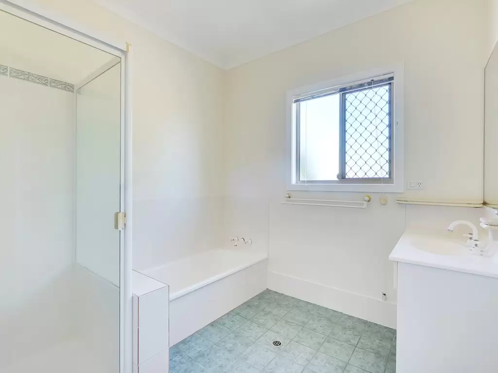 101 Armstrong Road, Cannon Hill Leased by  - image 1