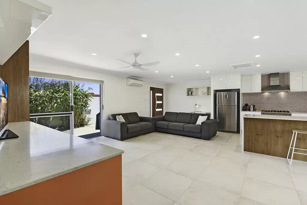 2/109 Townson Avenue, Palm Beach Sold by Queensland Sotheby's International Realty - image 1