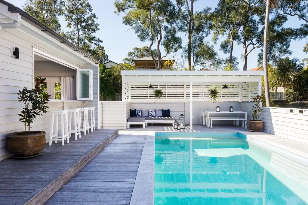 15 Arinya Road, Ashgrove Sold by  - image 1