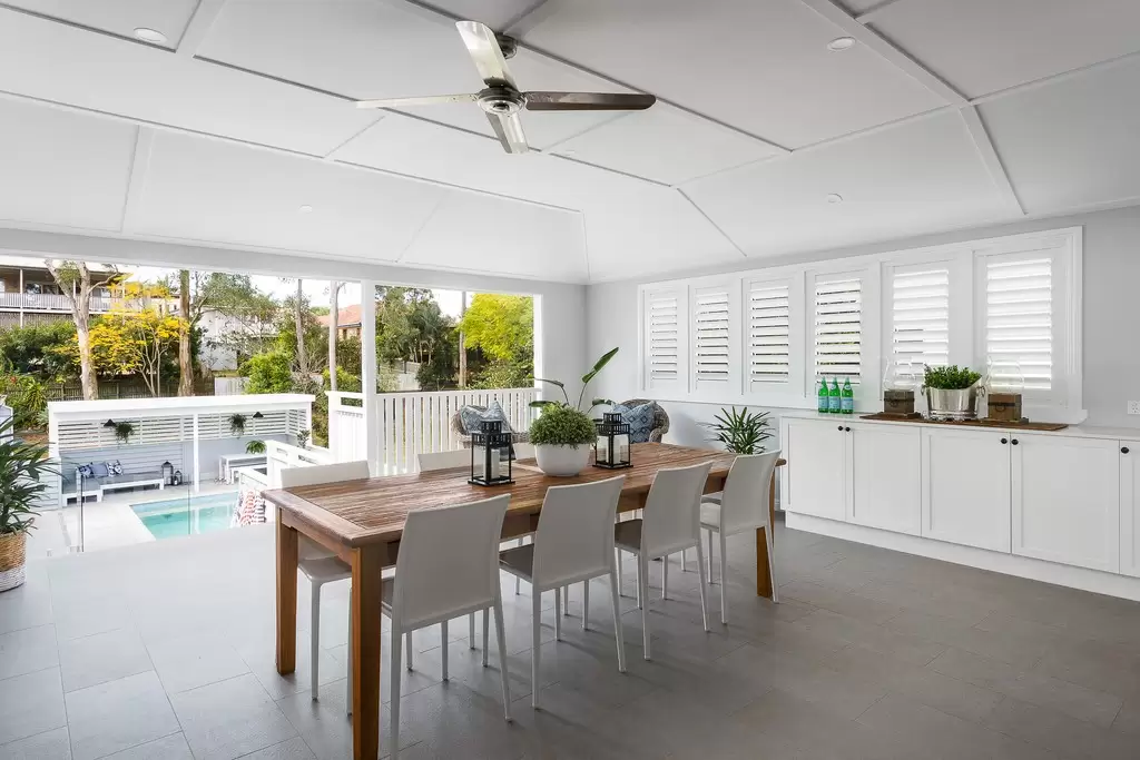 15 Arinya Road, Ashgrove Sold by  - image 1