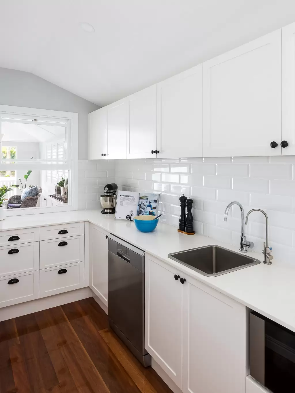 15 Arinya Road, Ashgrove Sold by  - image 1