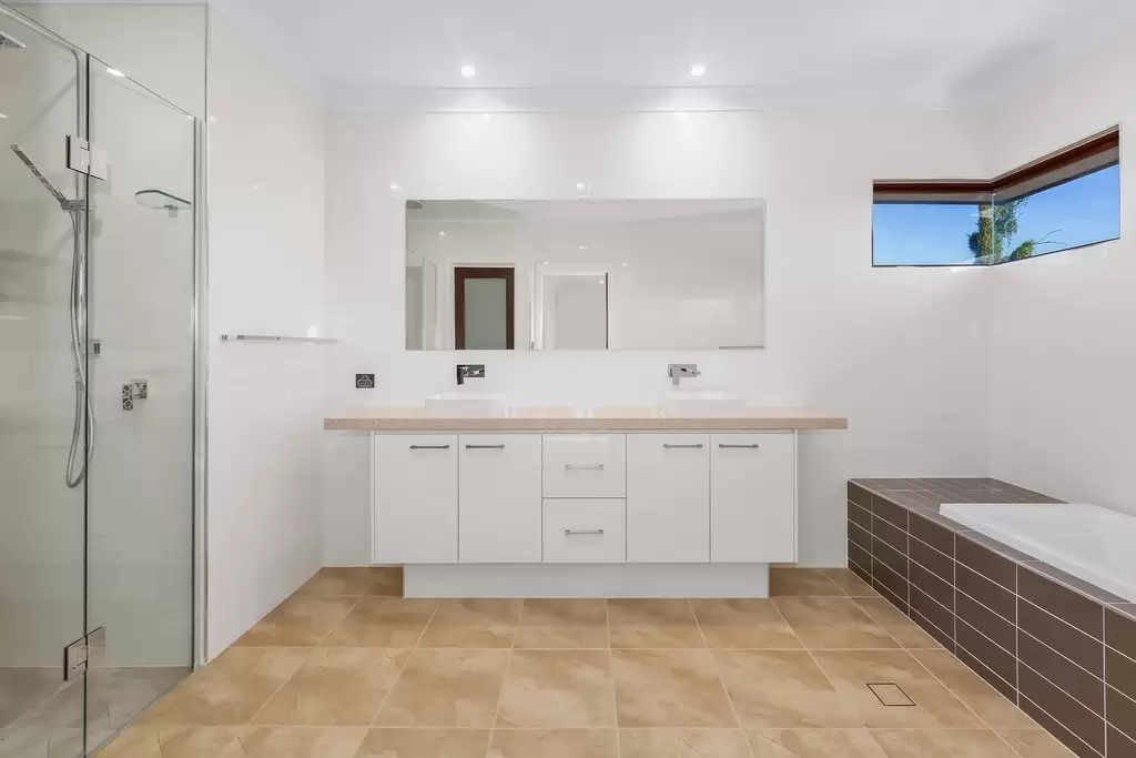 19 Platypus Circuit, Rochedale Sold by Queensland Sotheby's International Realty - image 1