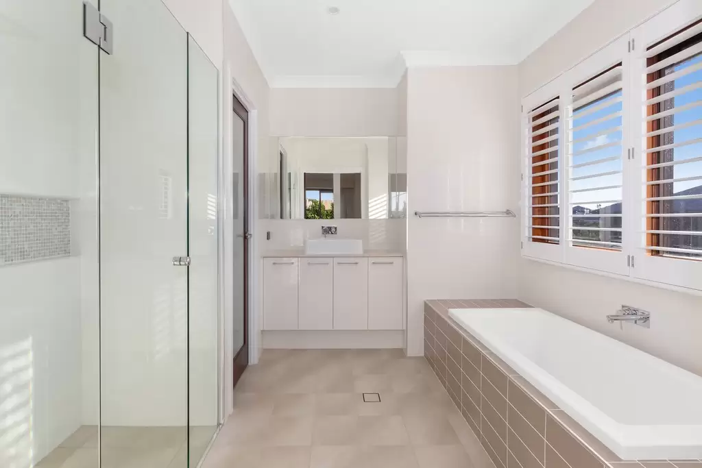 19 Platypus Circuit, Rochedale Sold by Queensland Sotheby's International Realty - image 1