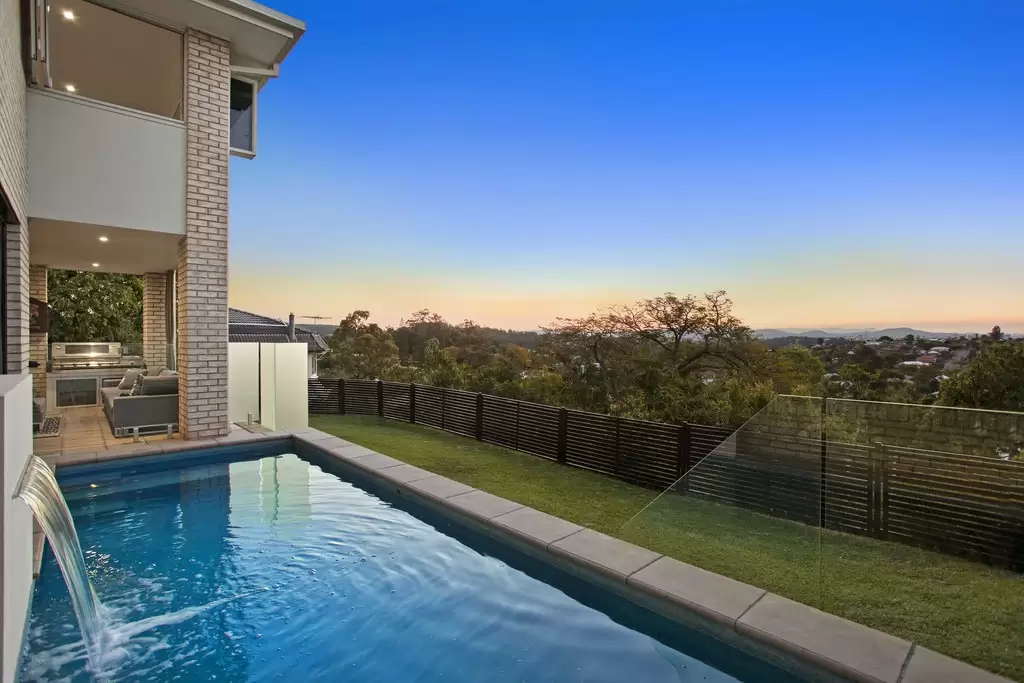 13 Castle Hill Street, Holland Park West Sold by  - image 1
