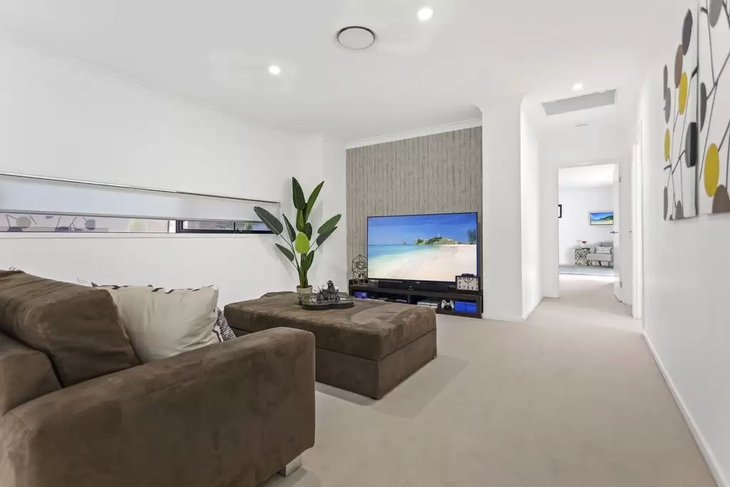 13 Castle Hill Street, Holland Park West Sold by Queensland Sotheby's International Realty - image 1
