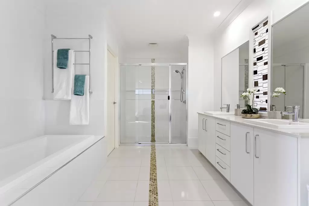 13 Castle Hill Street, Holland Park West Sold by Queensland Sotheby's International Realty - image 1
