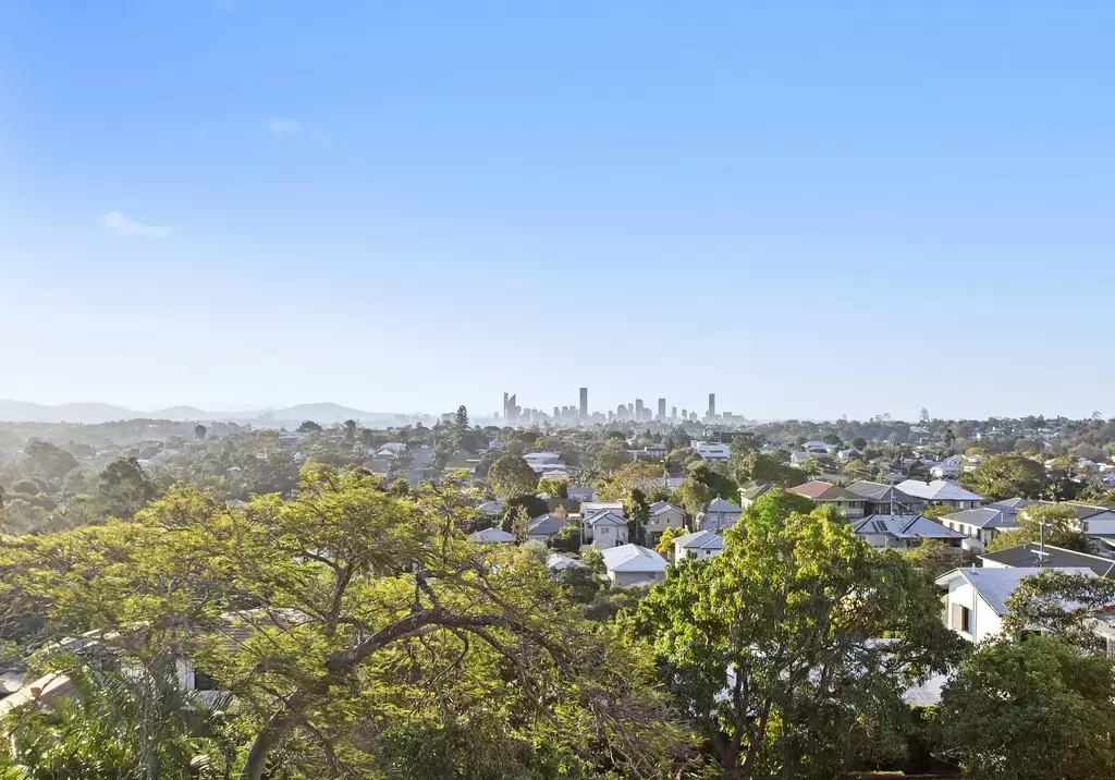 13 Castle Hill Street, Holland Park West Sold by  - image 1