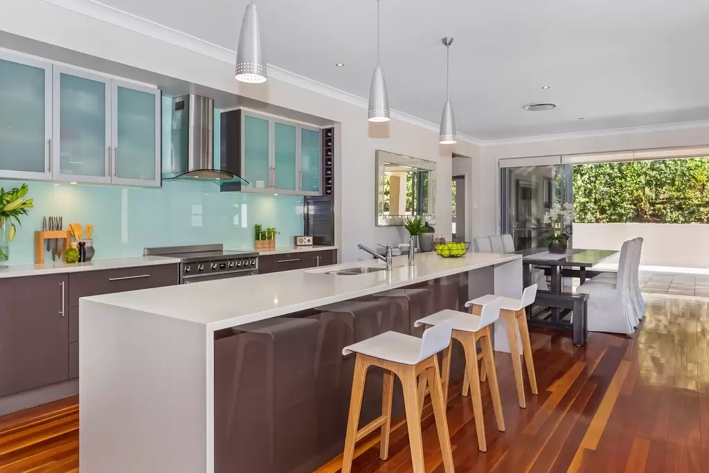 41 Brindisi Place, Wynnum Sold by Queensland Sotheby's International Realty - image 1