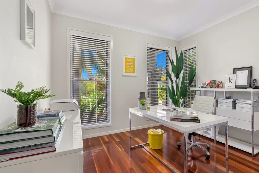 41 Brindisi Place, Wynnum Sold by Queensland Sotheby's International Realty - image 1