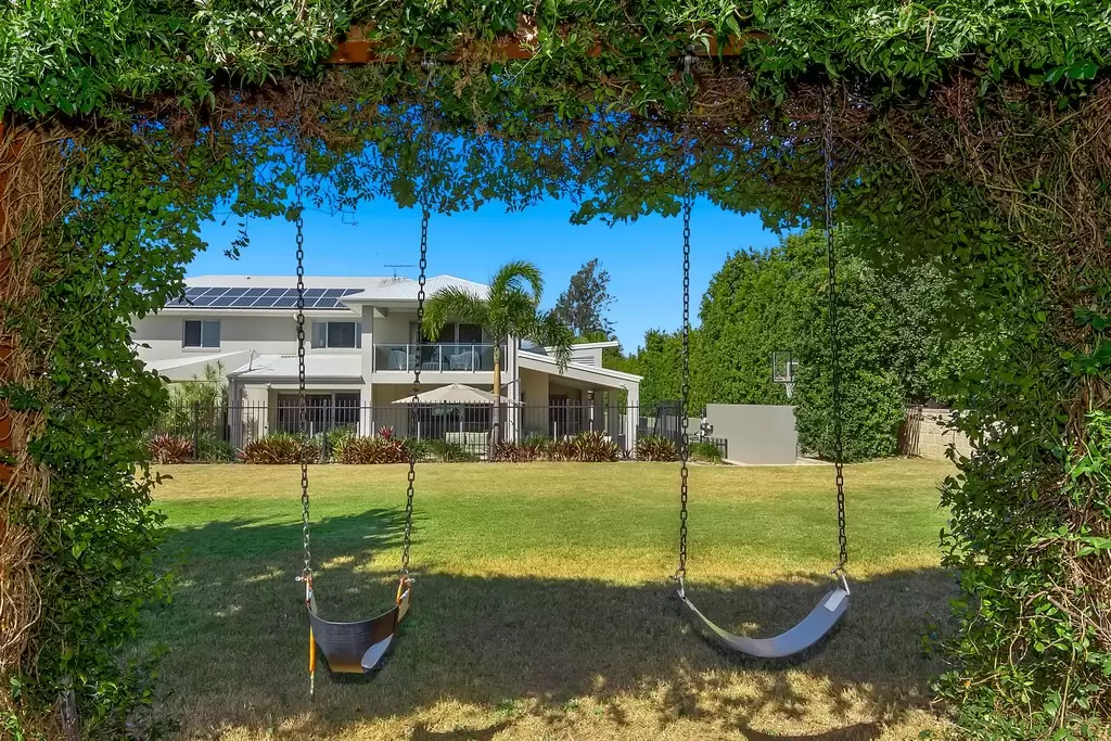 41 Brindisi Place, Wynnum Sold by Queensland Sotheby's International Realty - image 1