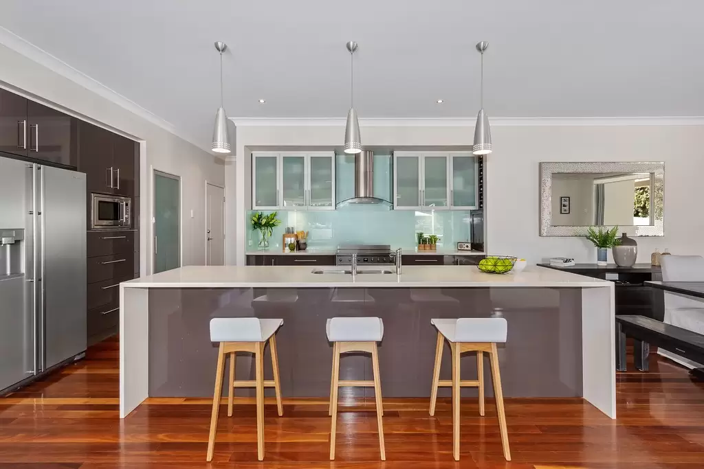 41 Brindisi Place, Wynnum Sold by Queensland Sotheby's International Realty - image 1
