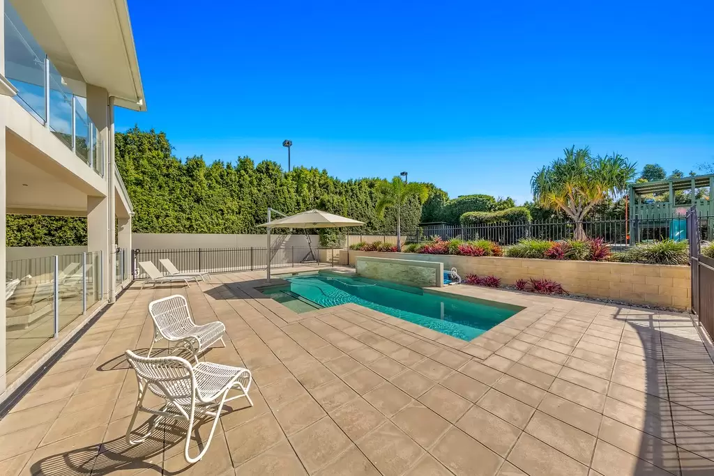 41 Brindisi Place, Wynnum Sold by Queensland Sotheby's International Realty - image 1