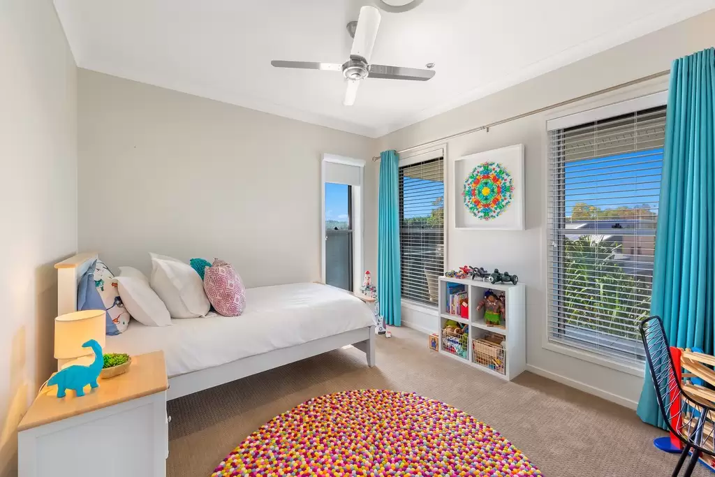 41 Brindisi Place, Wynnum Sold by Queensland Sotheby's International Realty - image 1