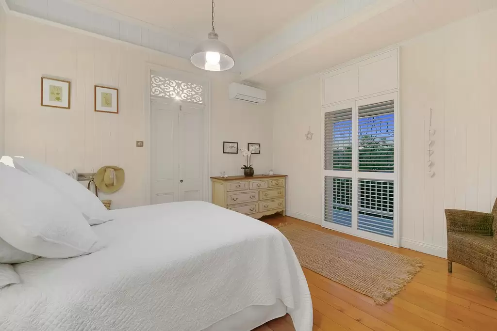 16 Markwell Street, Auchenflower Sold by  - image 1