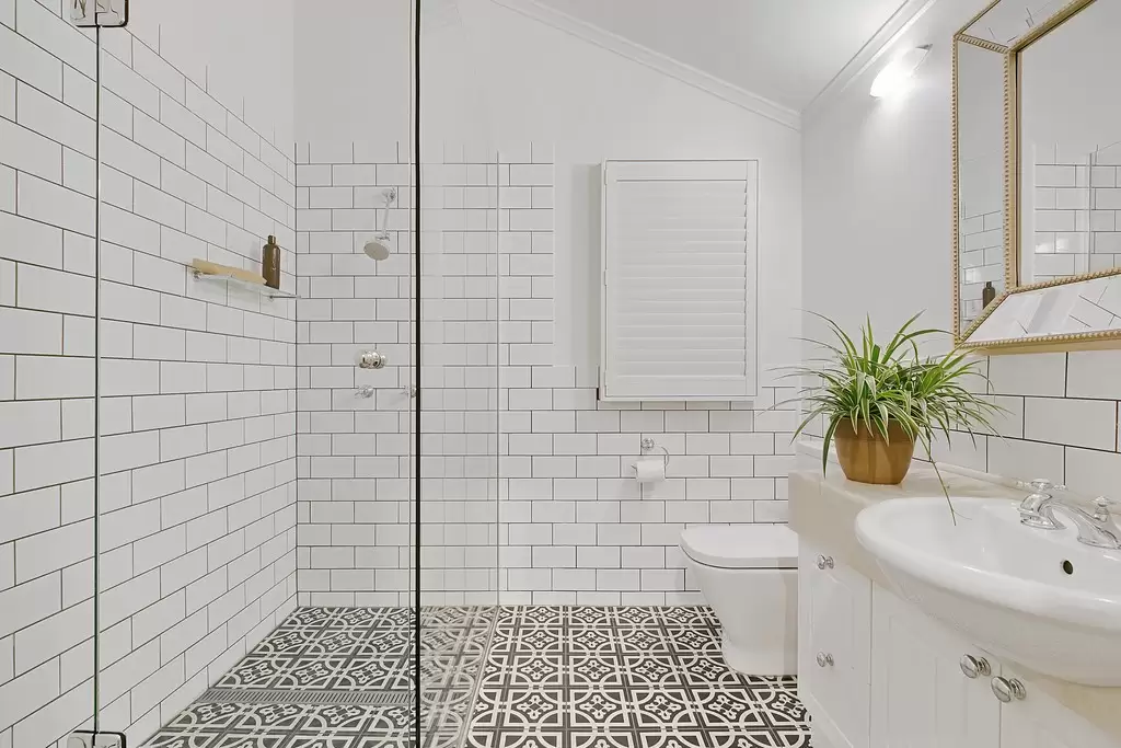 16 Markwell Street, Auchenflower Sold by  - image 1