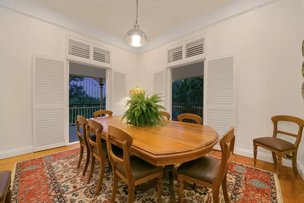 16 Markwell Street, Auchenflower Sold by  - image 1