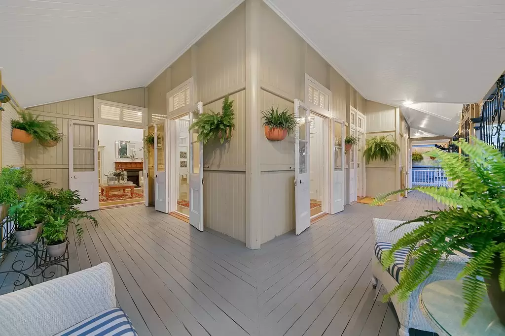 16 Markwell Street, Auchenflower Sold by  - image 1