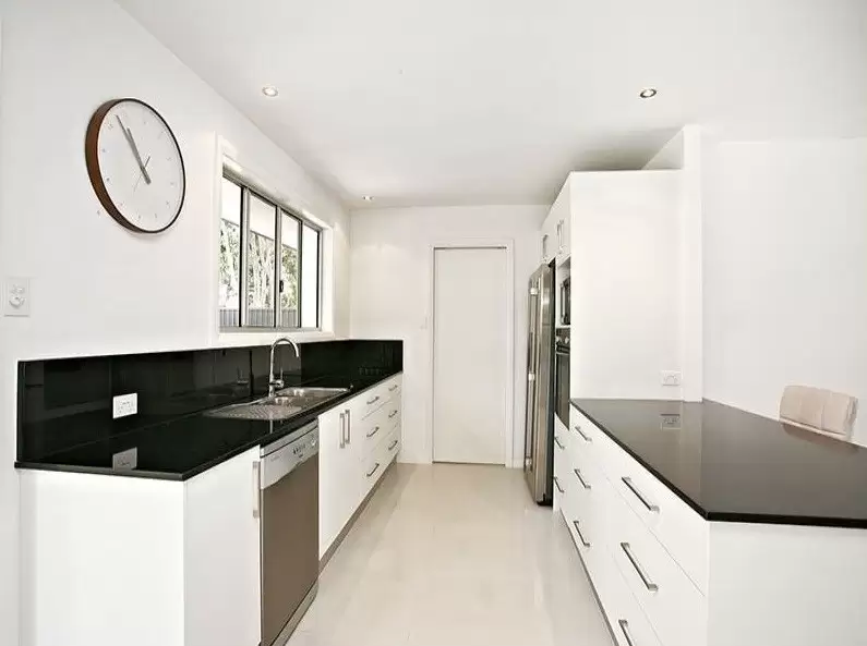 7 Holland Court, Broadbeach Waters Leased by  - image 1