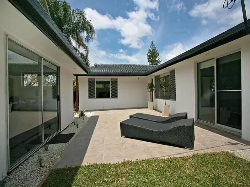 7 Holland Court, Broadbeach Waters Leased by  - image 1