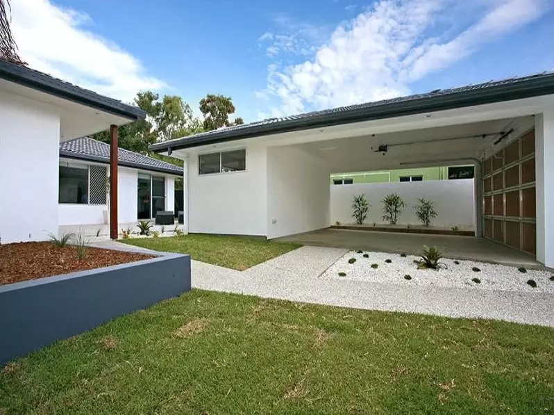 7 Holland Court, Broadbeach Waters Leased by  - image 1