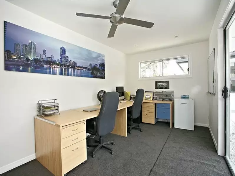 7 Holland Court, Broadbeach Waters Leased by  - image 1