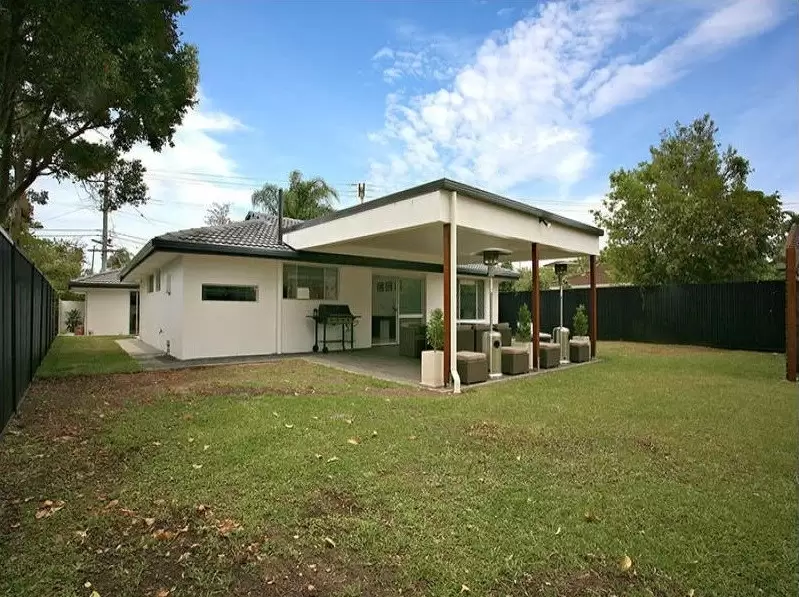 7 Holland Court, Broadbeach Waters Leased by  - image 1