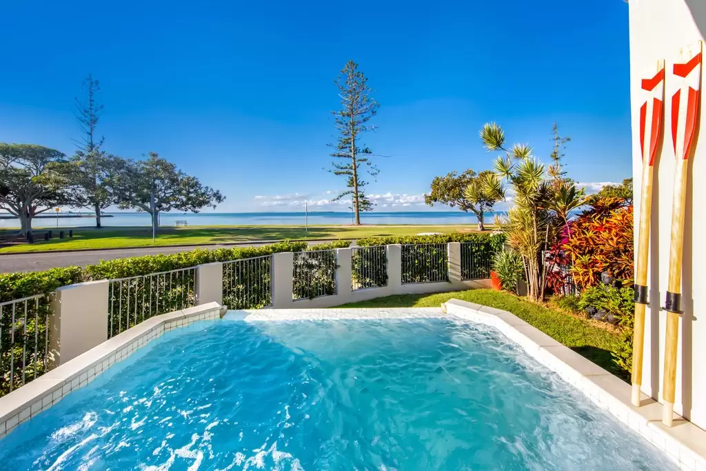 193 Wynnum Esplanade, Wynnum Sold by Queensland Sotheby's International Realty - image 1