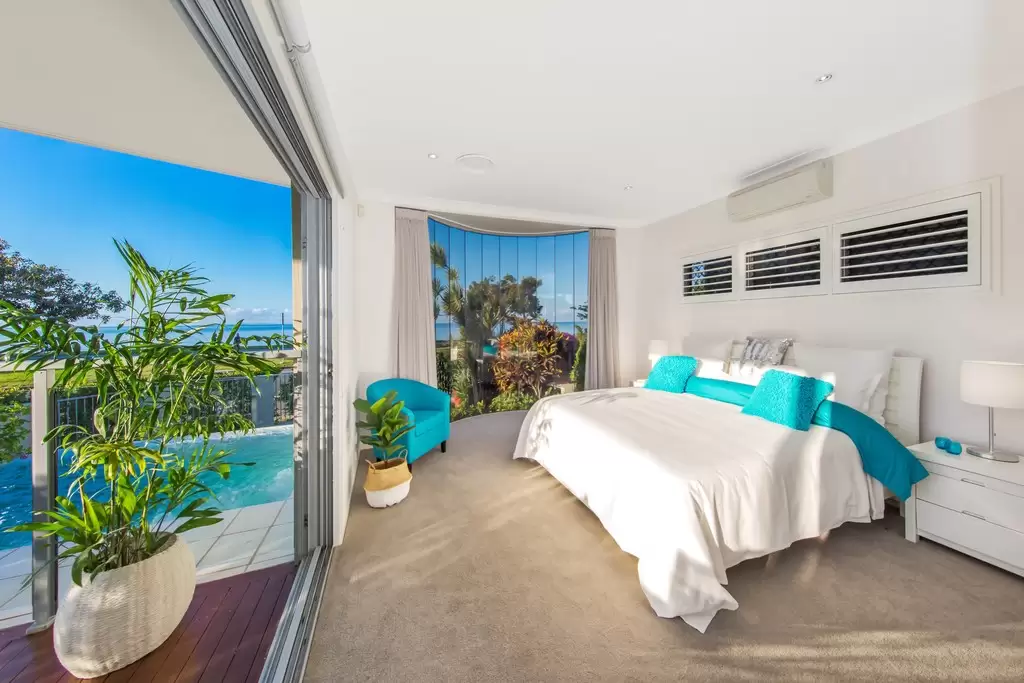193 Wynnum Esplanade, Wynnum Sold by Queensland Sotheby's International Realty - image 1