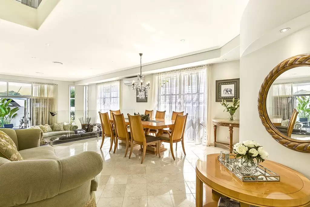 2/44 Tedder Avenue, Main Beach Sold by  - image 1