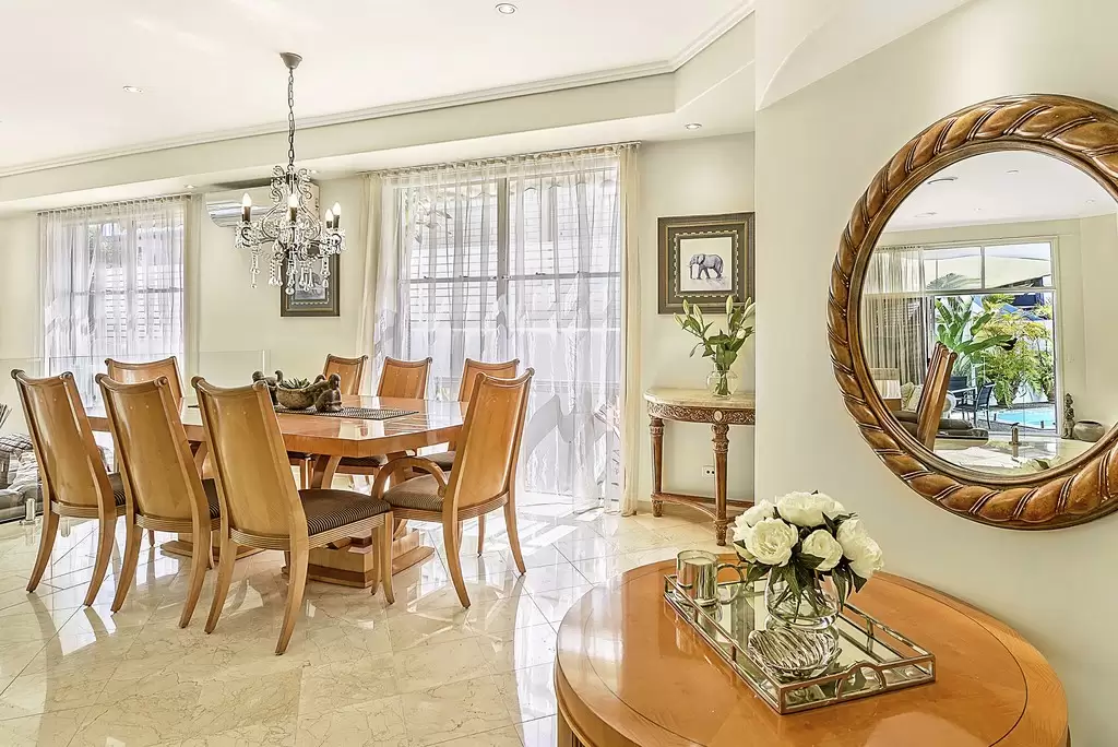 2/44 Tedder Avenue, Main Beach Sold by  - image 1