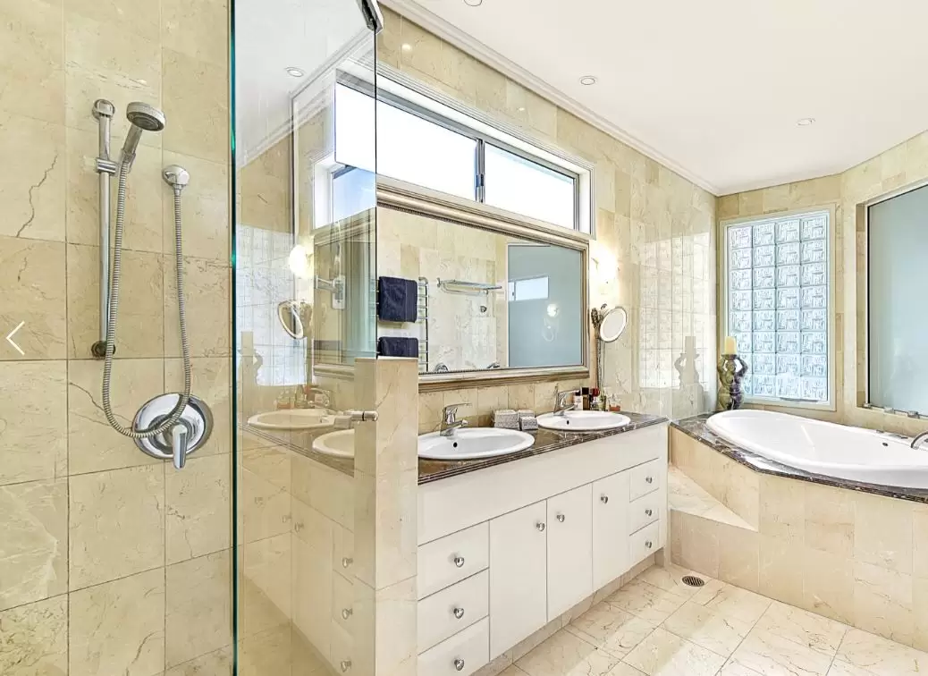 2/44 Tedder Avenue, Main Beach Sold by  - image 1
