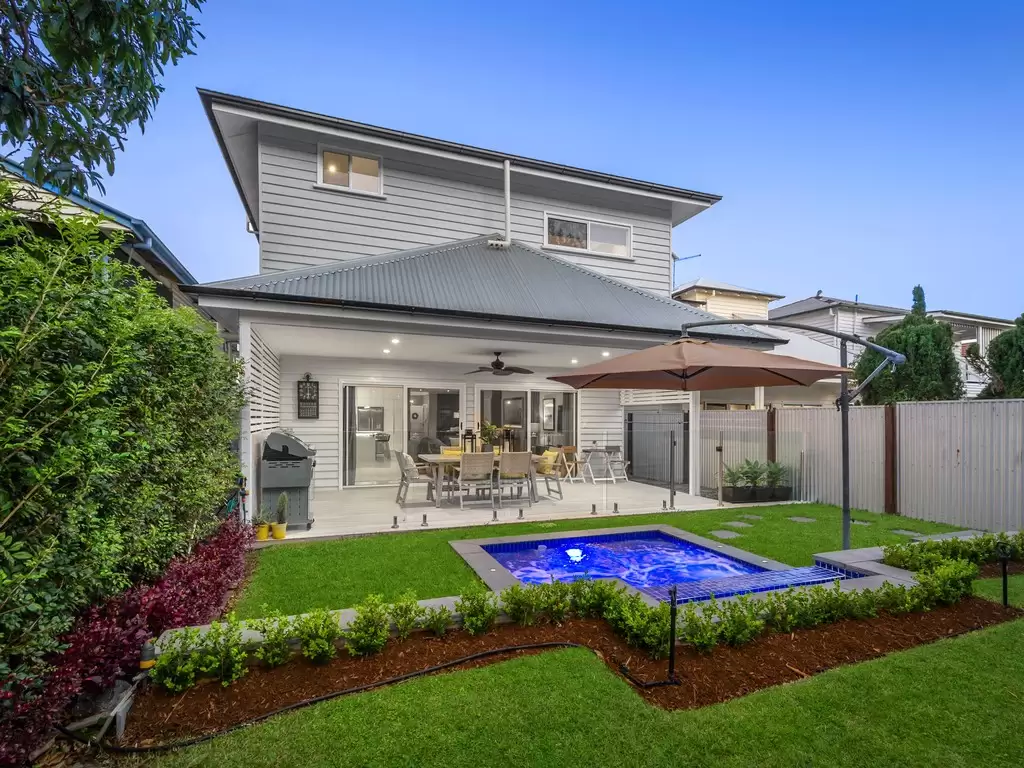 15 Norman Street, Ascot Sold by  - image 1