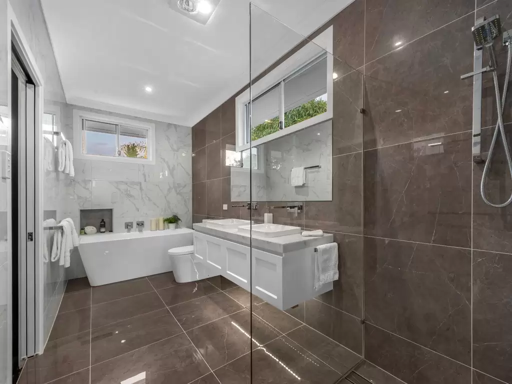15 Norman Street, Ascot Sold by  - image 1
