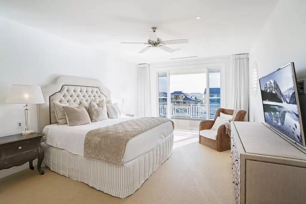 20 Neptune Court, Paradise Waters Sold by Queensland Sotheby's International Realty - image 1