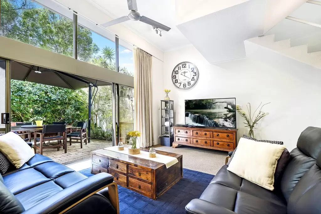 1/7 Campbell Street, Sorrento Sold by Queensland Sotheby's International Realty - image 1