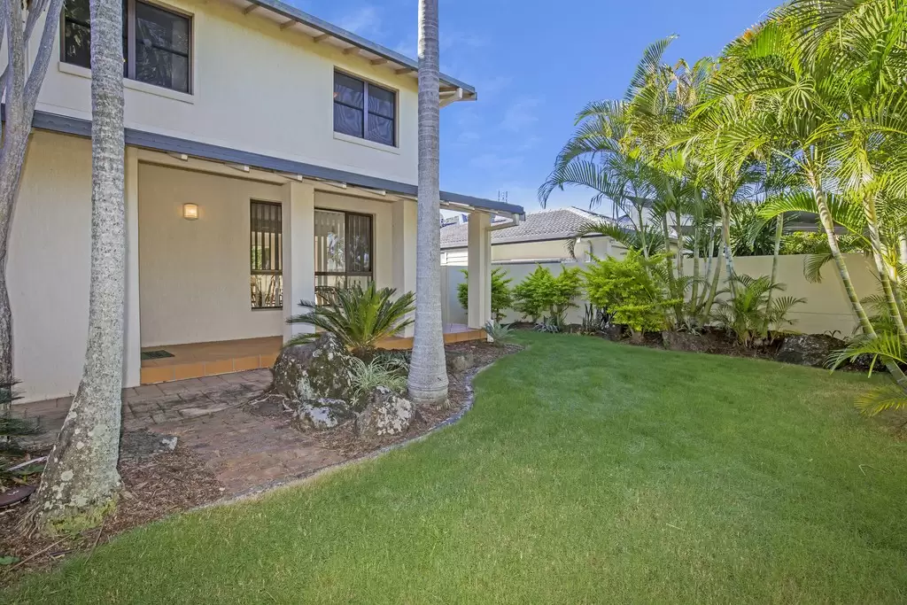 7 Forster Avenue, Sorrento Sold by Queensland Sotheby's International Realty - image 1